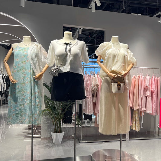 Plus-Size Women’s Mannequin: Curvy Silhouette Display for Inclusive Fashion