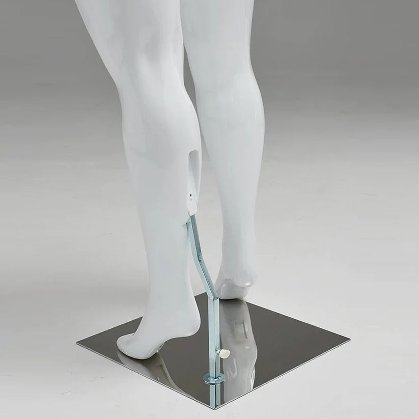 Maniquí femenino de lujo Jelimate con ventana dorada y plateada, con curvas y pechos grandes.