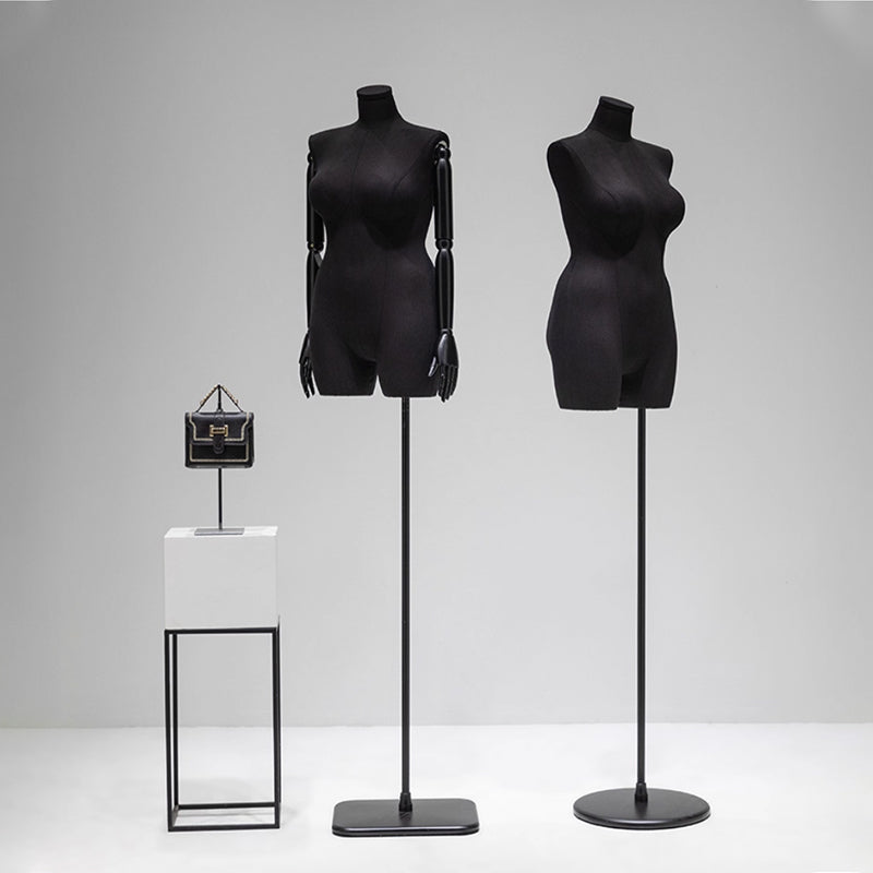 Maniquí de mujer de talla grande: Exhibición de siluetas con curvas para una moda inclusiva