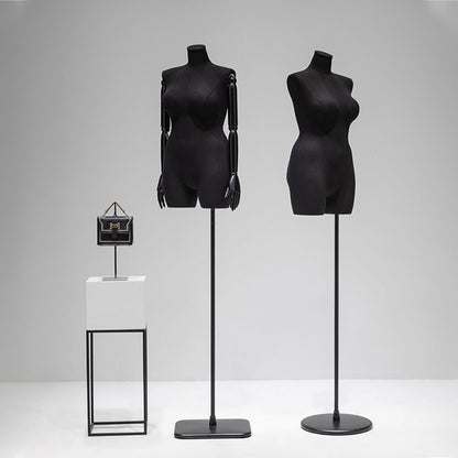 Maniquí de mujer de talla grande: Exhibición de siluetas con curvas para una moda inclusiva