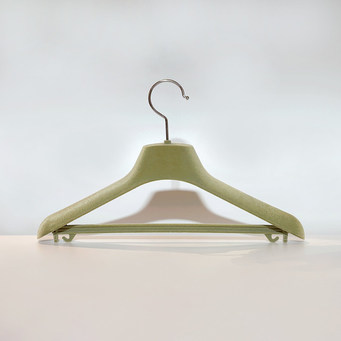 JELIMATE Olive Green Velvet Flocked Plastic hangers bulk 100 pack - Non-Slip Premium Closet Organizer