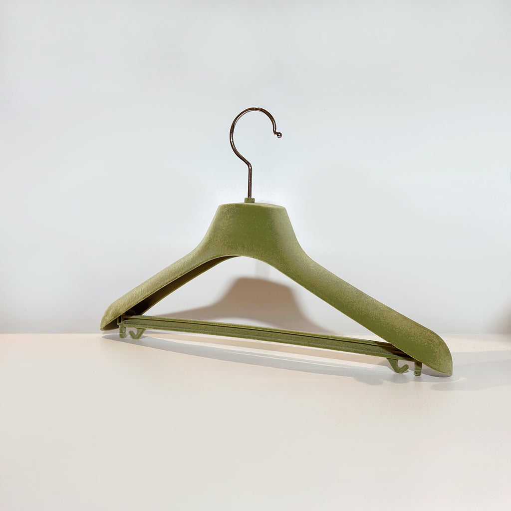 JELIMATE Olive Green Velvet Flocked Plastic hangers bulk 100 pack - Non-Slip Premium Closet Organizer