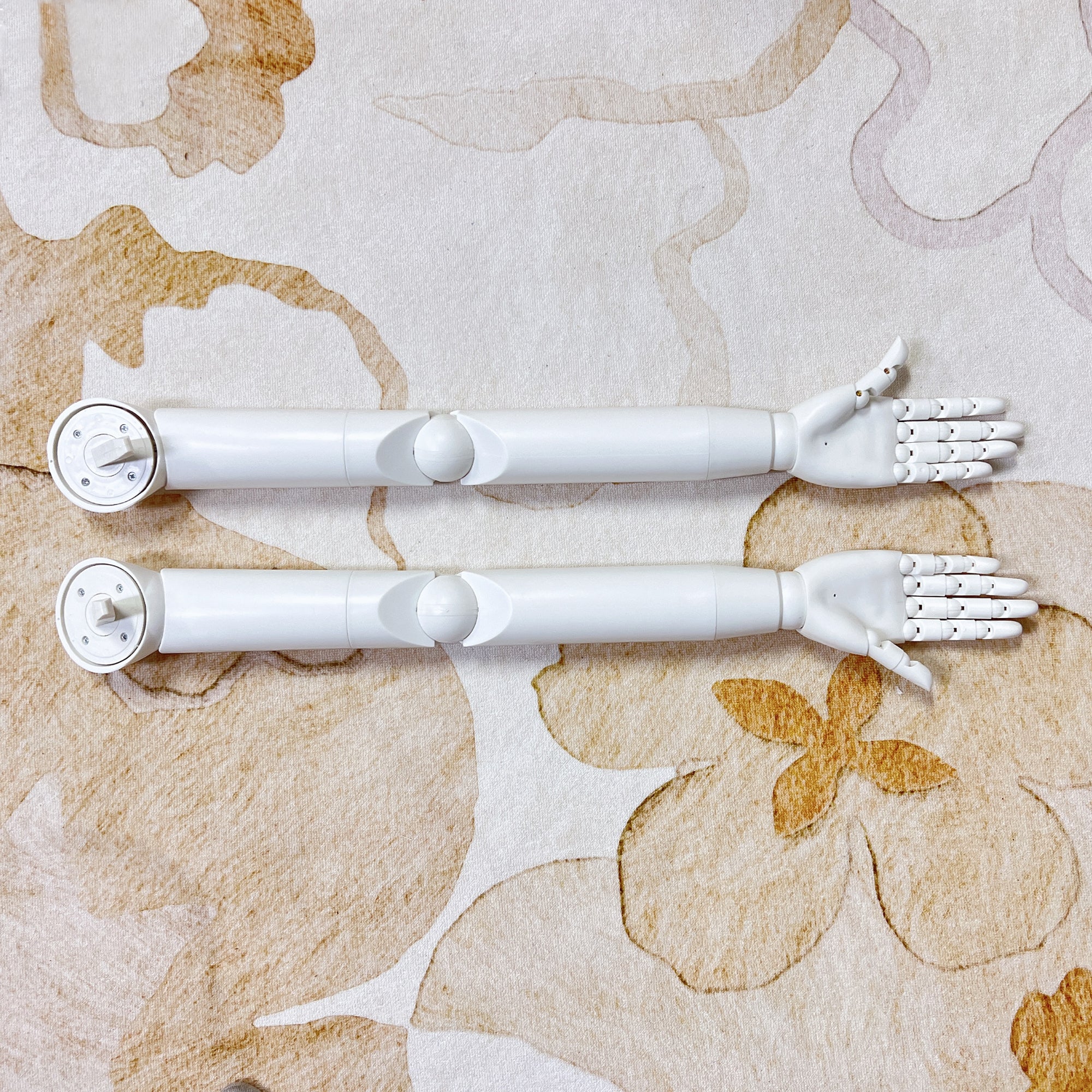 Jelimate Women White Plastic Mannequin Hand Stand Female Decorative Hand Model Jewelry Accessories Display Mannequin Hand for Gloves Jewellery Display Model