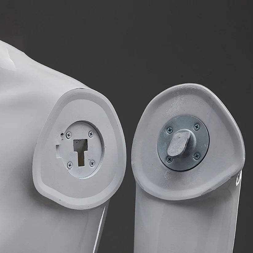 Maniquí femenino de lujo Jelimate con ventana dorada y plateada, con curvas y pechos grandes.