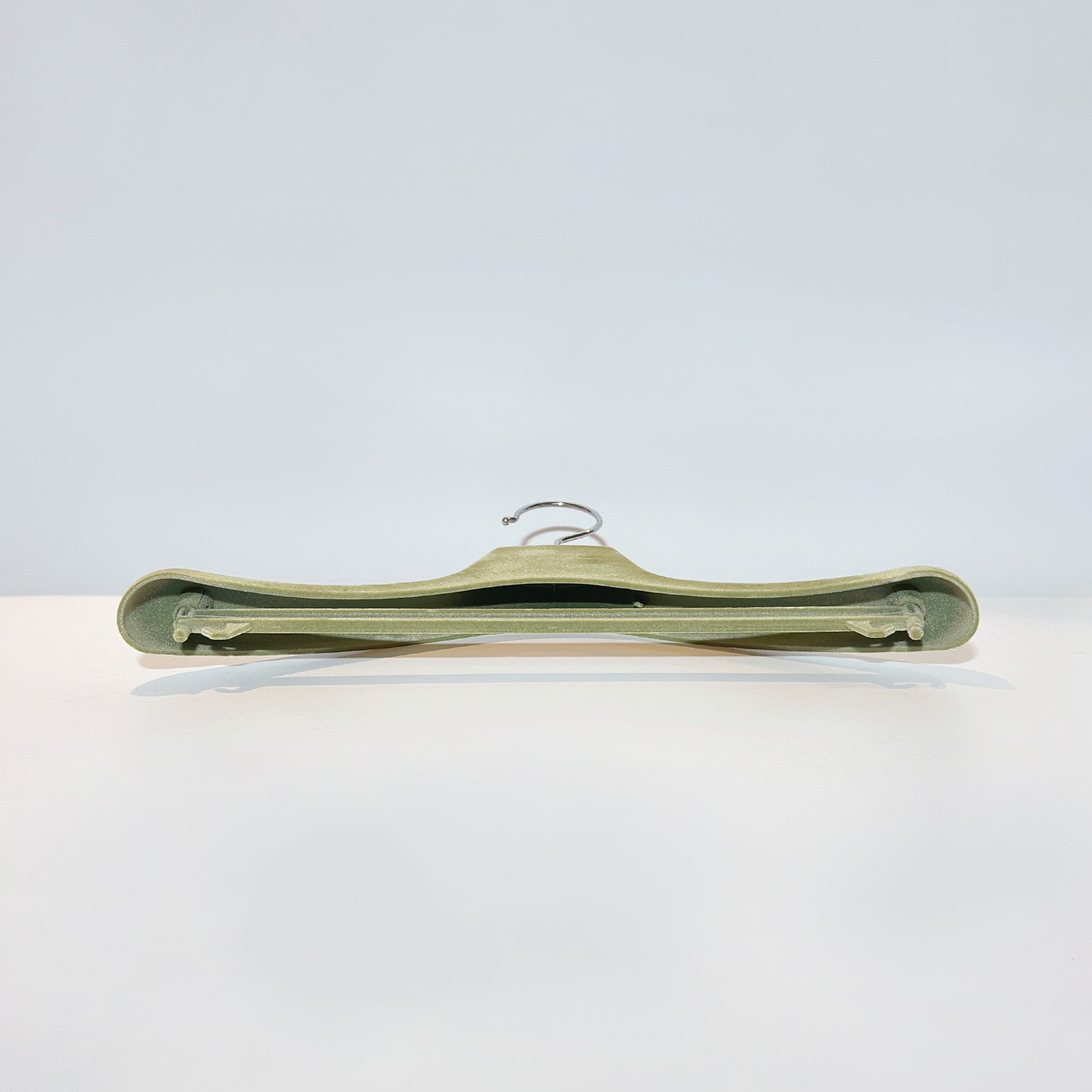 JELIMATE Olive Green Velvet Flocked Plastic hangers bulk 100 pack - Non-Slip Premium Closet Organizer
