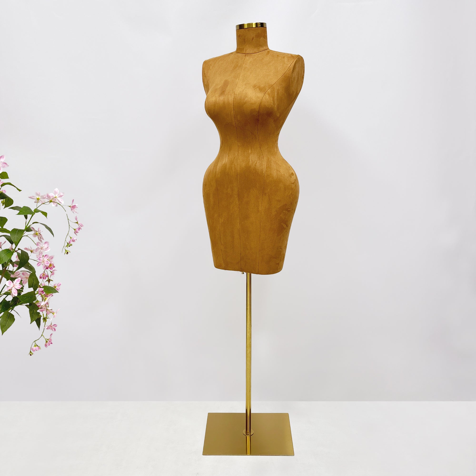 Maniquí de torso femenino sin cabeza JELIMATE: maniquí de fibra de vidrio y ante marrón para exhibición de ropa y boutiques.