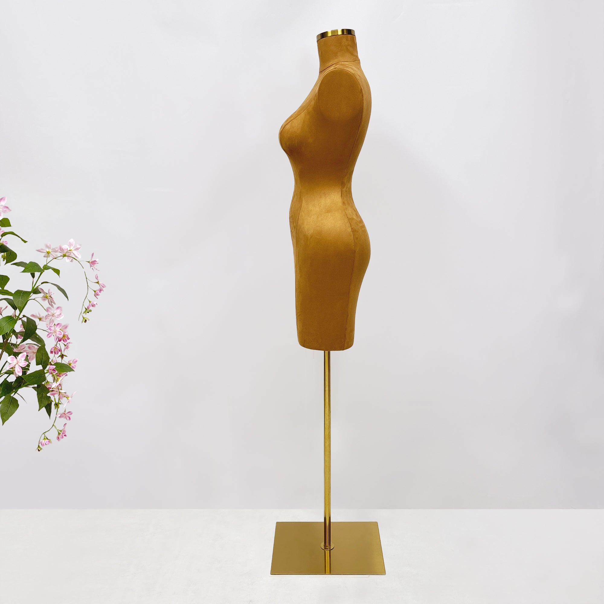 Maniquí de torso femenino sin cabeza JELIMATE: maniquí de fibra de vidrio y ante marrón para exhibición de ropa y boutiques.