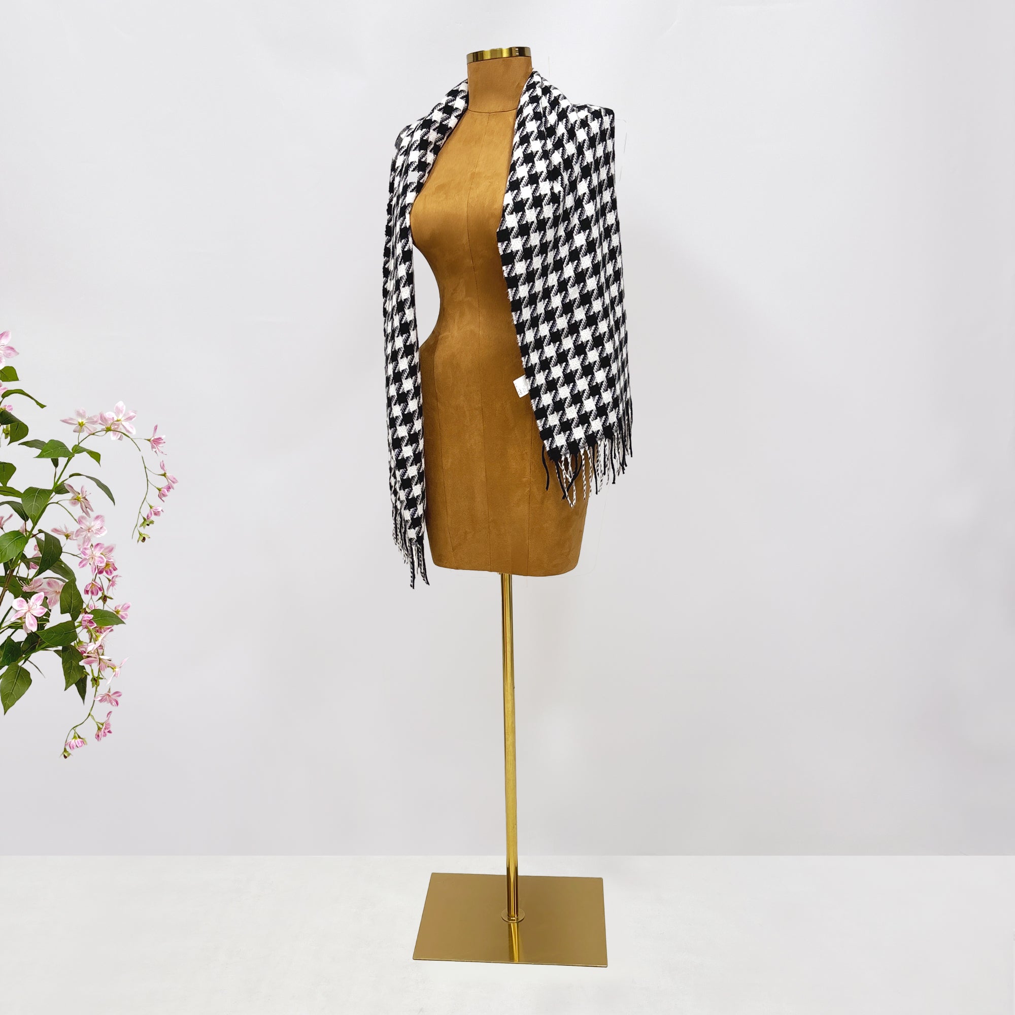 Maniquí de torso femenino sin cabeza JELIMATE: maniquí de fibra de vidrio y ante marrón para exhibición de ropa y boutiques.