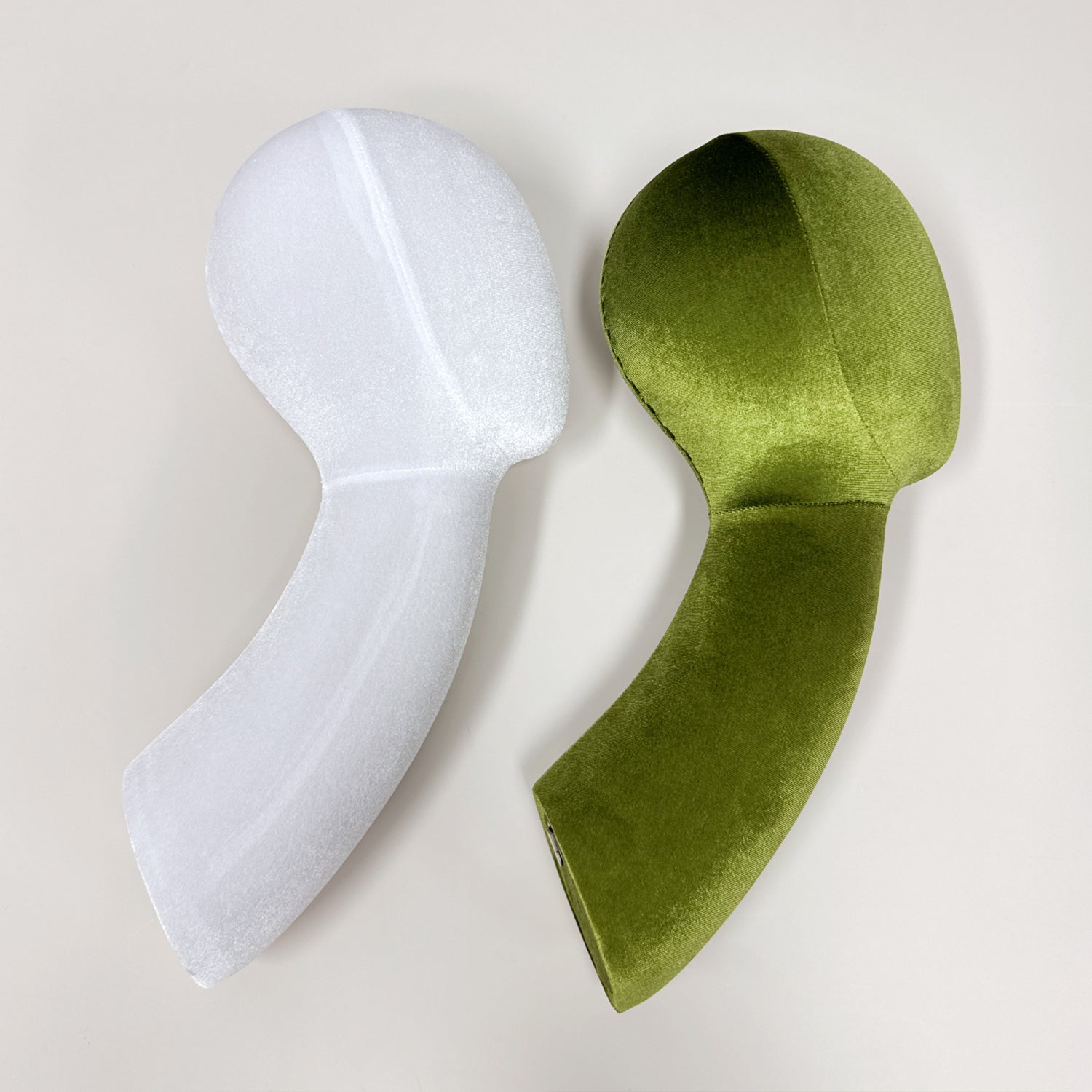 Jelimate Wall-Mounted Velvet Mannequin Head – Green & White Fiberglass Display for Wig, Hat & Scarf