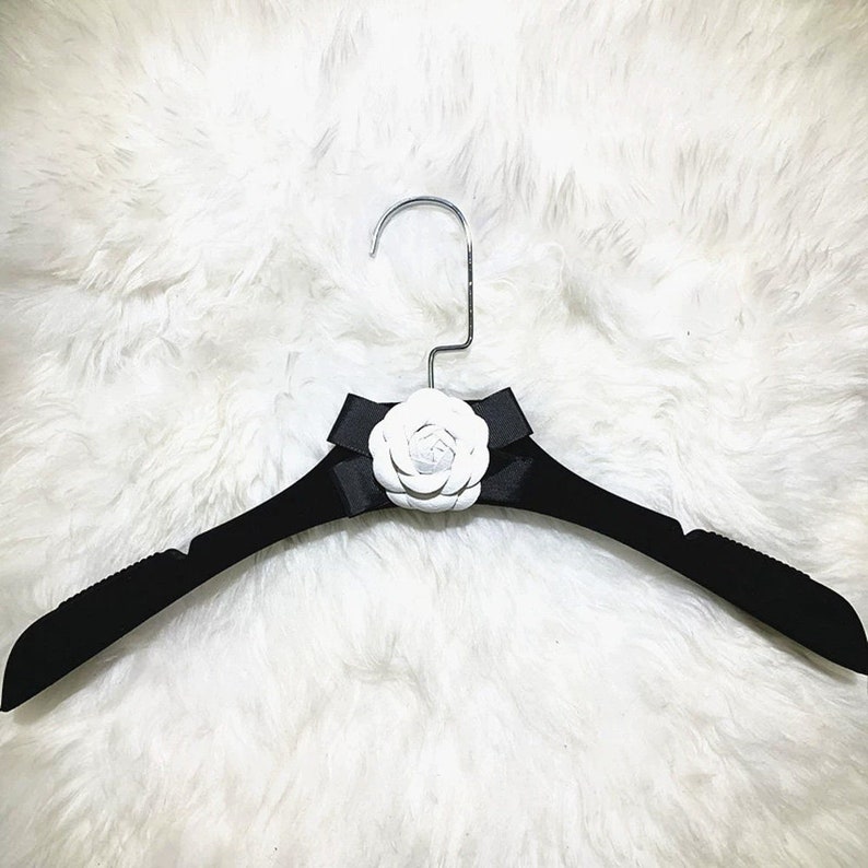 Jelimate Luxury Flocking Velvet Hanger,Black Velvet Clothing Hanger/Pant Hanger,Chrome Hook Non Slip Flocking Plastic Hanger,Customized Logo Wedding Dress Hangers Suit Hangers,Clothing Store Women Velvet Clothes Hanger Shirt Hangers